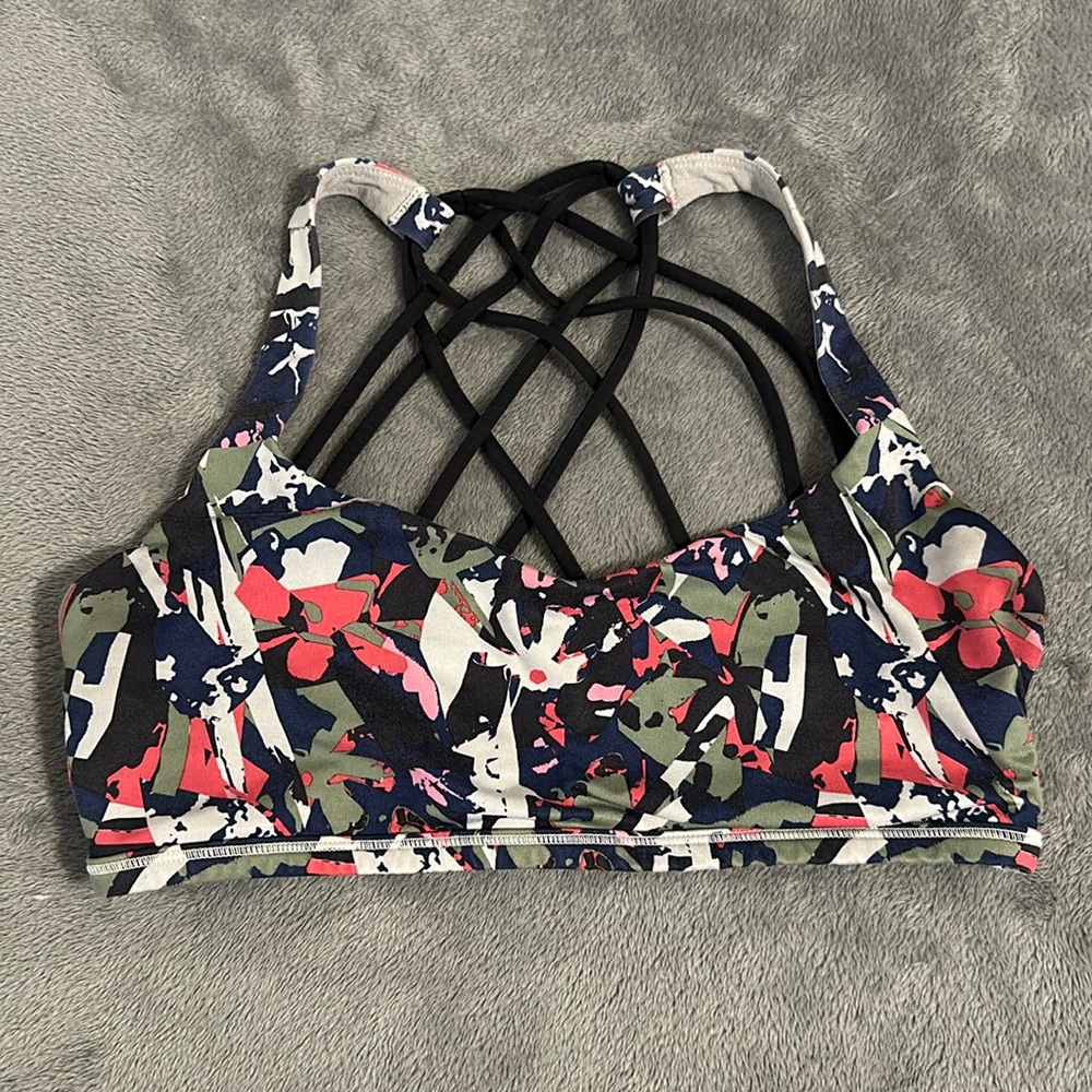 Lululemon Free to Be sports bra